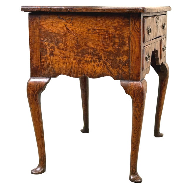 Georgian Quilted Elm Lowboy, 1720s For Sale - Image 4 of 12