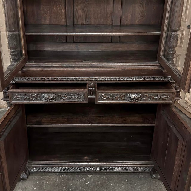 19th Century French Hand-Carved Oak Hunt-Style Bookcase ~ Bibliotheque For Sale - Image 17 of 18