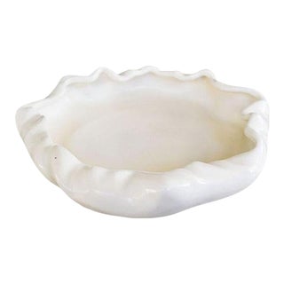 Mid Century Modern Low Wide White Ceramic Bowl in Poppy Trail by Metlox For Sale