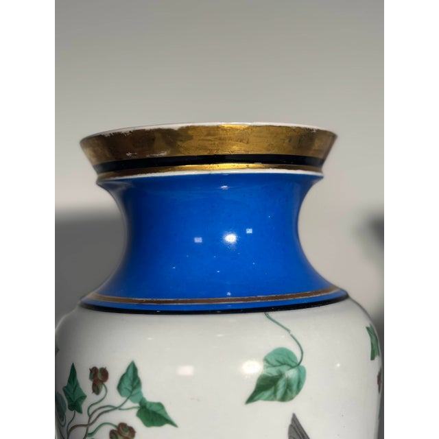 Paris Porcelain Vases with Naturalistic Decoration with Birds and Butterflies, 19th Century, Set of 2 For Sale - Image 4 of 17