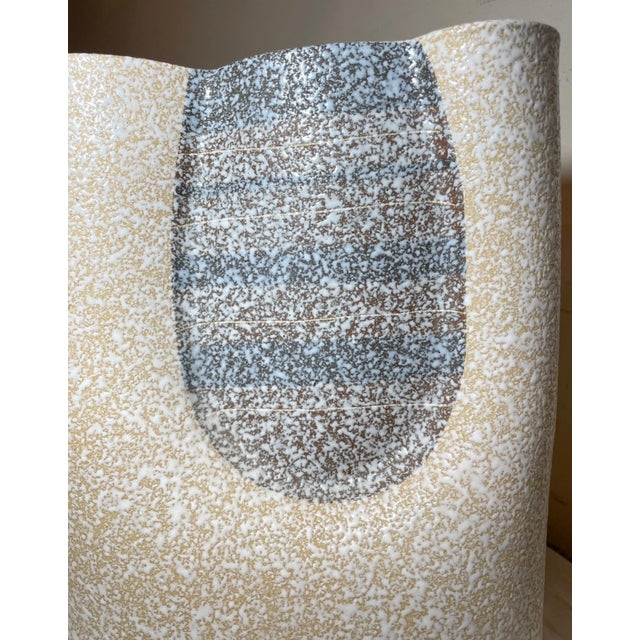 Vintage Handmade 華平 Warburg Pincus Chinese Studio Pottery Vase Sculpture For Sale - Image 12 of 18