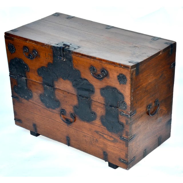 Mid 19th Century Antique Korean Bandaji Elm Blanket Chest, C. 1860 For Sale - Image 5 of 7
