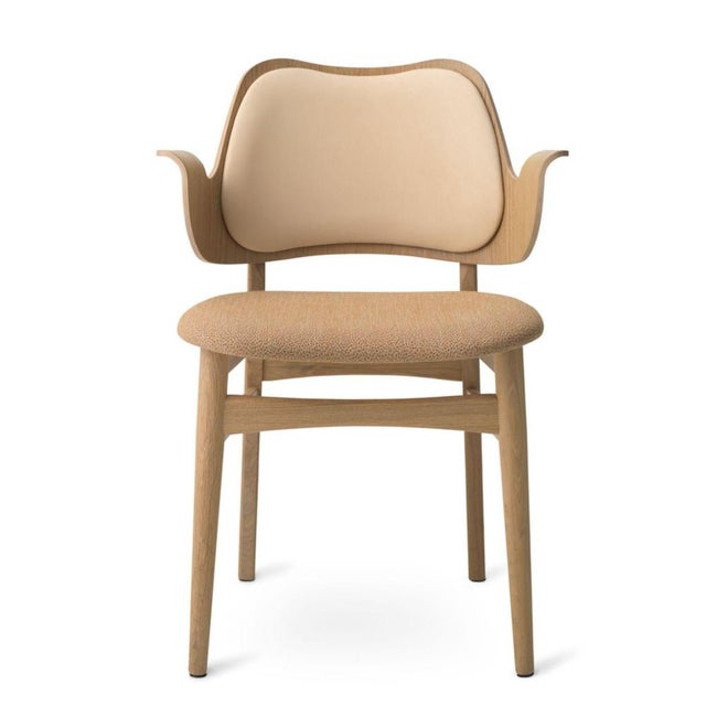 Gesture Chair White Oiled Oak Nature Leather Latte by Warm Nordic Dimensions: D56 x W53 x H 80 cm Material: Teak or white...