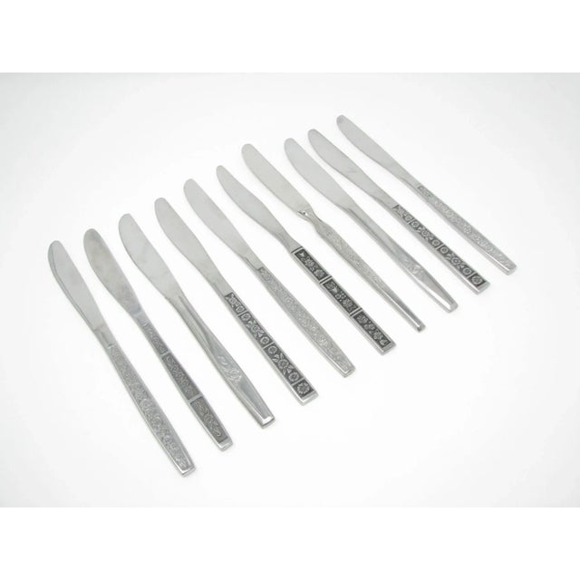 Oneida Vintage Floral Mix Match Stainless Steel Silverware Flatware Set – 10 Place Settings Plus For Sale - Image 4 of 13