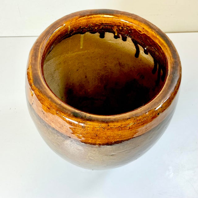 1980s Vintage Boho Chic Americana Arts & Crafts Pottery Studio Drip Glazed Tall Planter. For Sale - Image 10 of 12