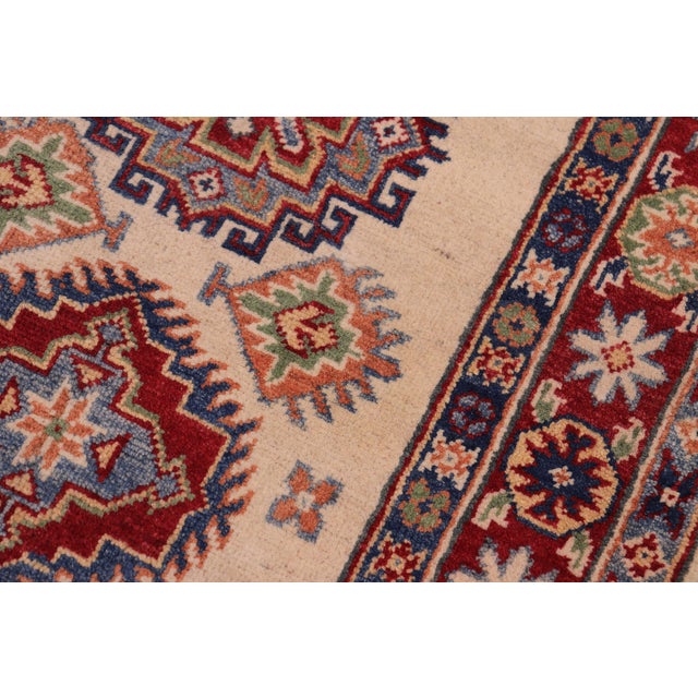 Bohemian Kazak Wade Gray/Beige Wool Runner Rug- 2'10''x8'0'' For Sale In New York - Image 6 of 10