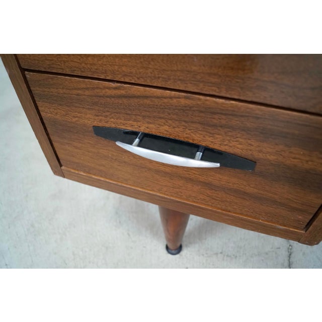 1960’s Mid-Century Modern Executive Desk by High Point For Sale - Image 9 of 12