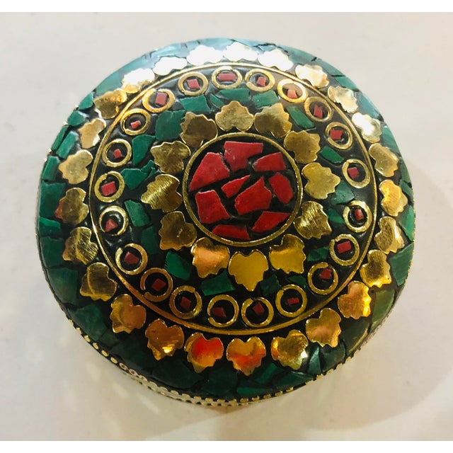 1990s Vintage Handmade Round Shaped Natural Stones Boxes in Green & Gold, Set of 3 For Sale - Image 5 of 9