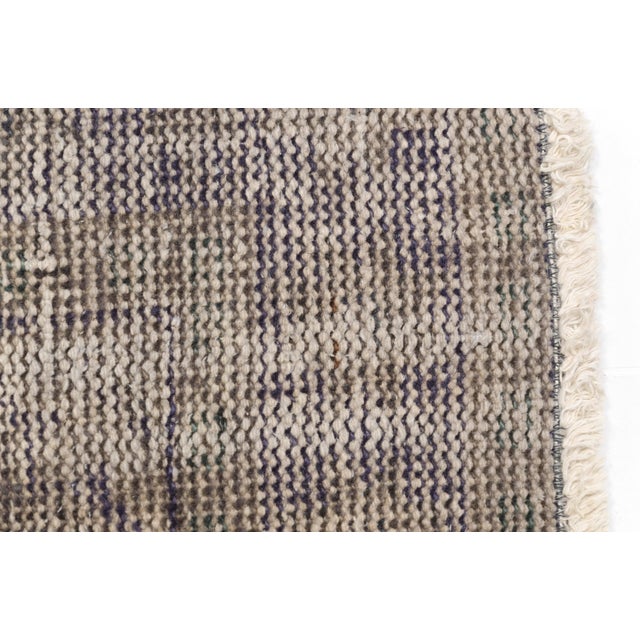 1960s Turkish Handwoven Anatolian Rug For Sale - Image 9 of 10
