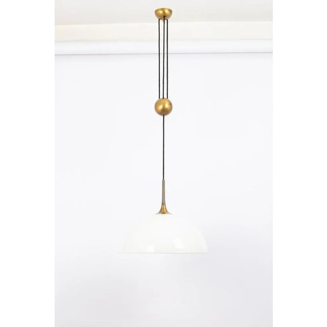 1970s Large Adjustable Dark Brass Counterweight Pendant Light by Florian Schulz, Germany, 1970s For Sale - Image 5 of 9