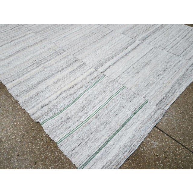 Ivory Galerie Shabab Collection Mid-20th Century Handmade Turkish Flatweave Kilim Accent Rug For Sale - Image 8 of 10