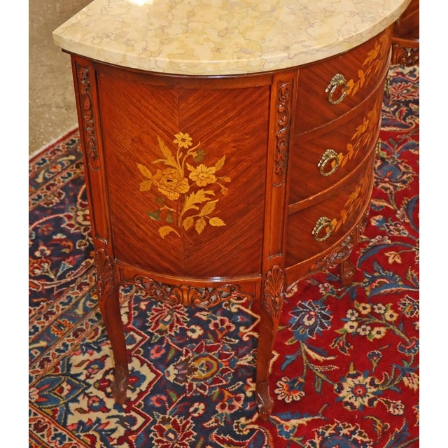 Pair of Early 20th Century Marble Top Louis XV French Style Commode Nightstands For Sale In New York - Image 6 of 15