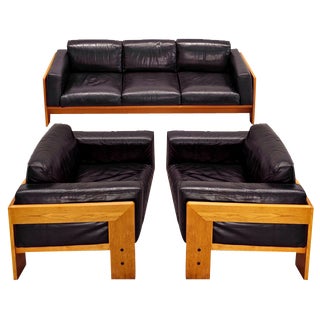 Sofa and Armchairs Mod. Bastiano in Oak Wood and Black Leather by Afra and Tobia Scarpa for Gavina, 1960s, Set of 3 For Sale
