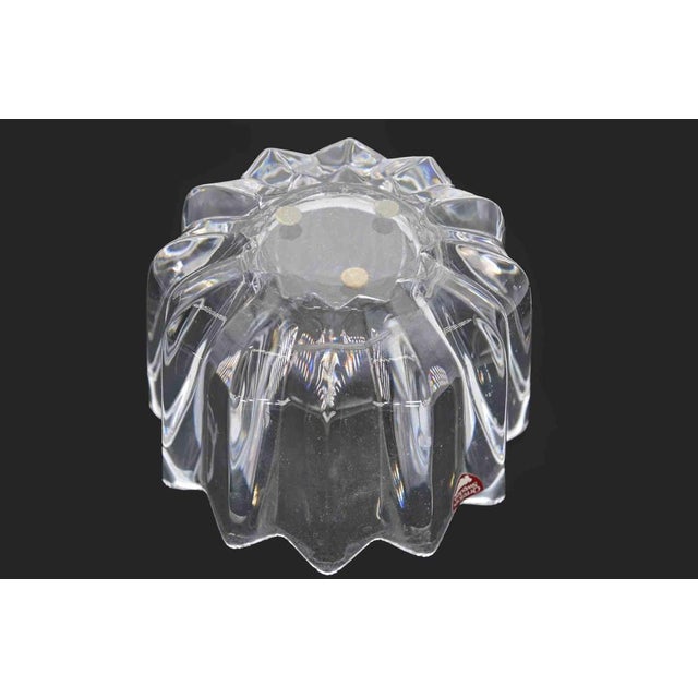 Orrefors sweden jar is a decorative object designed by Orrefors Sweden, in the 1970s. Crystal vase, 7,5 x 11 cm. Very good...