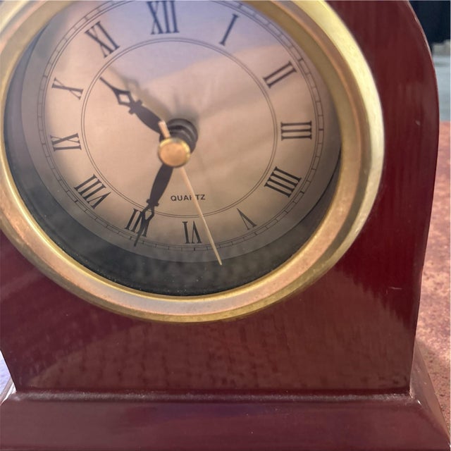 Contemporary Vintage Howard Miller Quartz Movement Vintage Table Top Clock 1970s For Sale - Image 3 of 10