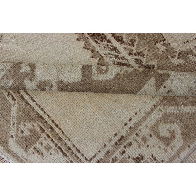 Light Colored Hand Knotted Vintage Oushak Gallery Runner With Geometric Medallions For Sale - Image 11 of 13