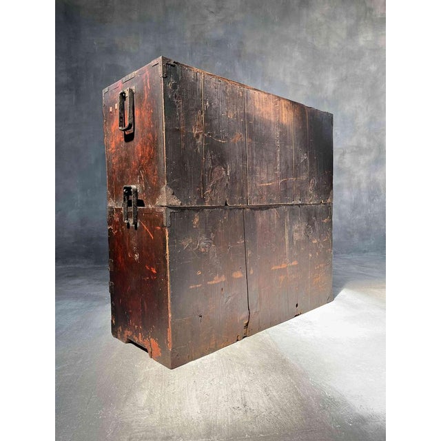 Antique Japanese Isho-Dansu Kimono Storage Box in Urushi Lacquer Finish For Sale - Image 6 of 18