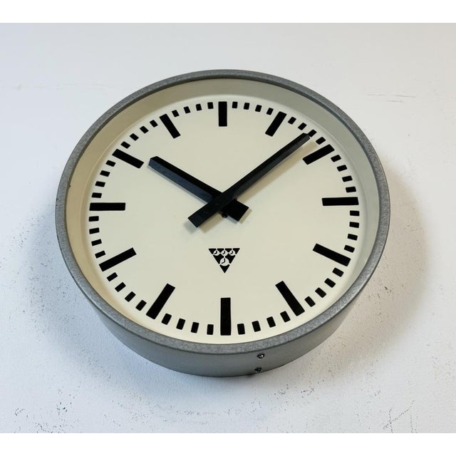 Industrial Grey Factory Wall Clock from Pragotron, 1960s For Sale - Image 6 of 18