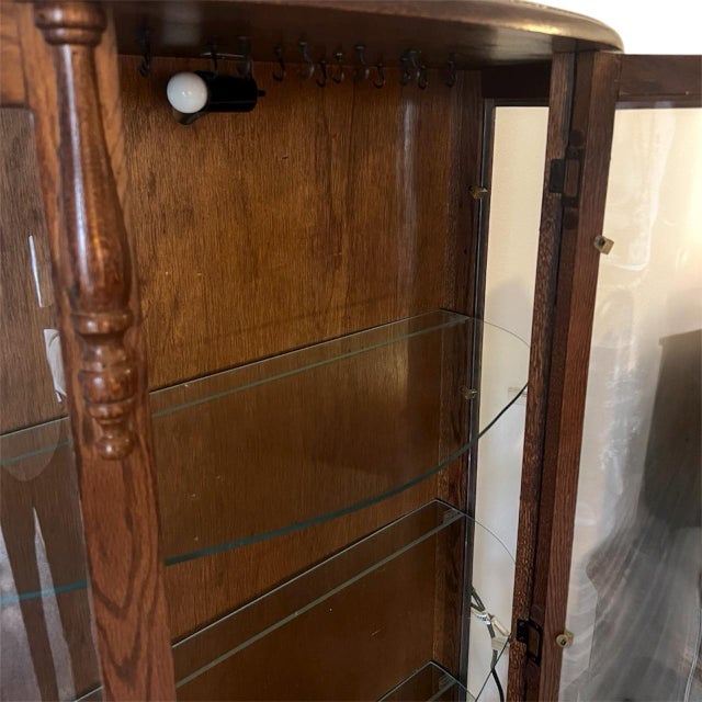 Vintage Petite Oak Curved Glass Curio Cabinet – 1990s For Sale - Image 4 of 12