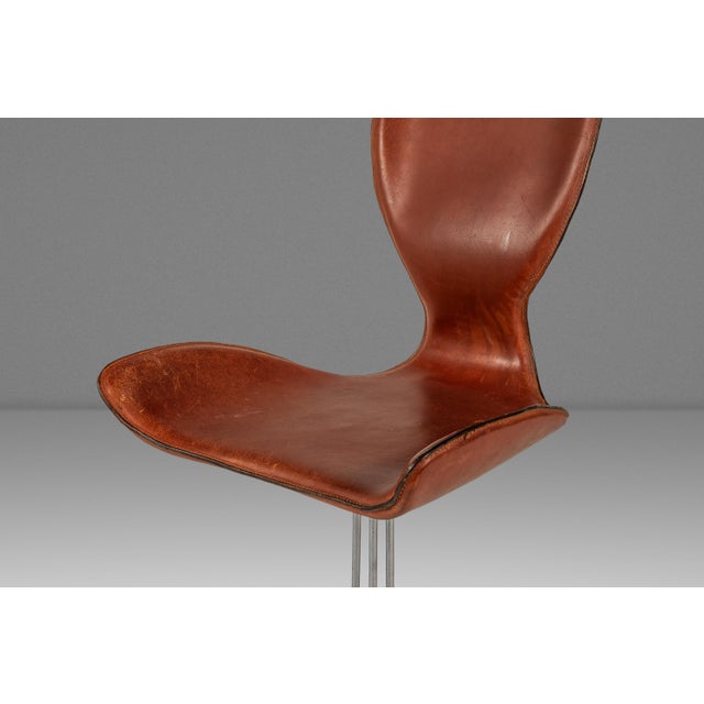 Pair of Patinaed K2 Office Chairs by Kirsten Jones & Adam Bottomley for Koi After Arne Jacbonsen Series 7 Chair, Uk & Italy, C. 2000s For Sale - Image 11 of 18