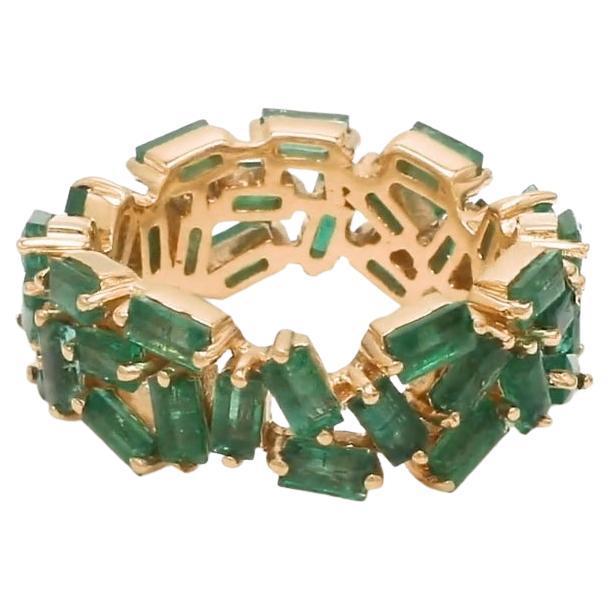 Early 21st Century Natural 3.66 cts emerald zig zag band ring in 18k gold For Sale - Image 5 of 18