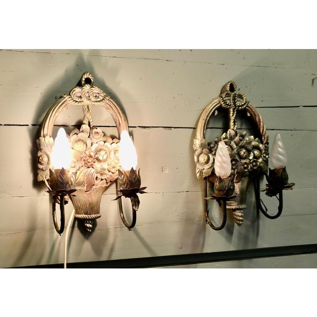 French Carved Flower Basket Wall Lights, 1920, Set of 2 For Sale - Image 3 of 8