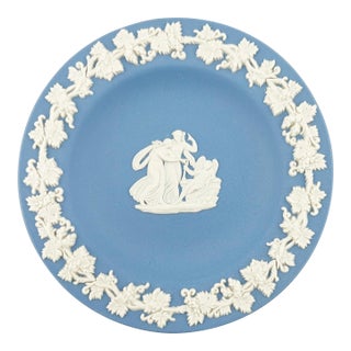 Mid 20th Century Blue Wedgwood Jasperware Trinket Dish With White Relief, England For Sale