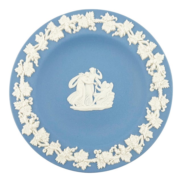 Mid 20th Century Blue Wedgwood Jasperware Trinket Dish With White Relief, England For Sale