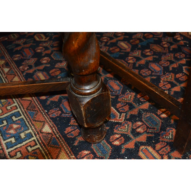 1930s Vintage English Oak Barley Twist Extending Pub Table & 4 Dining Chairs Set W/ Wine Upholstery - Set of 5 For Sale - Image 14 of 18