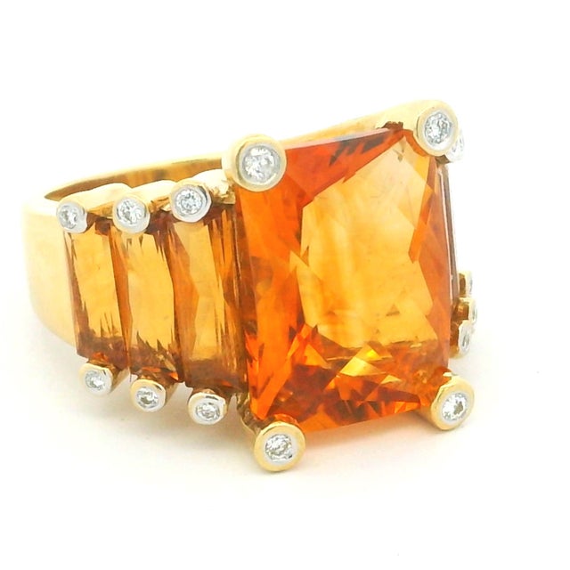 Mid-Century Modern 1980s Italian 18k Gold Citrine & Diamond Architectural Cocktail Ring, Size 7 For Sale - Image 3 of 14
