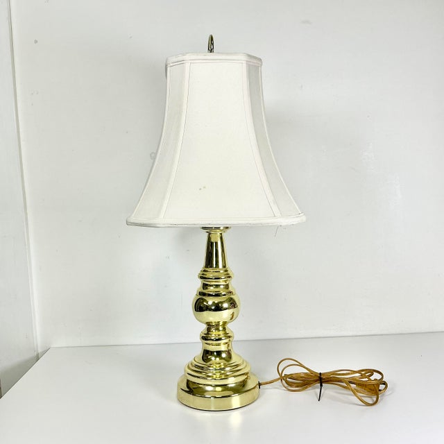 1970s Vintage Traditional English Style Brass Finish Table Lamp. For Sale - Image 6 of 11