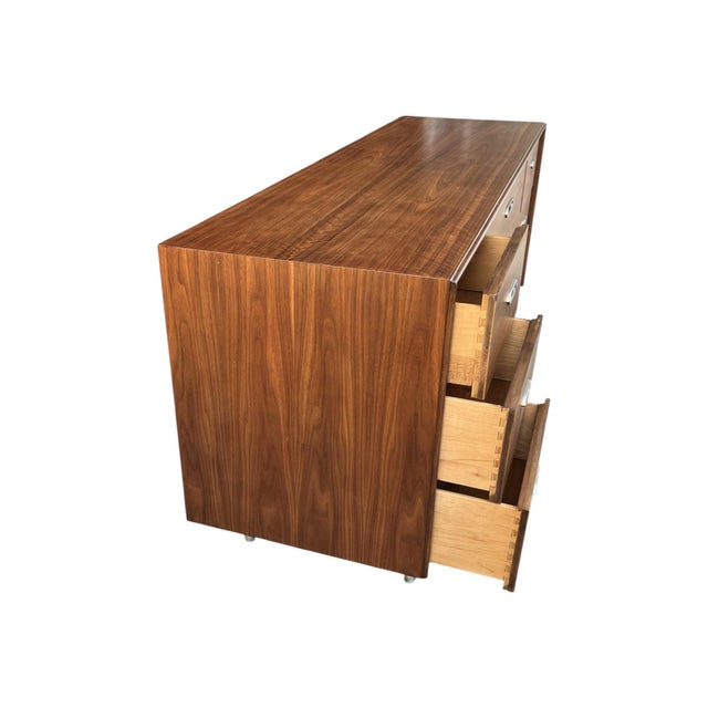 1960s Mid-Century Modern 9-Drawer Walnut Dresser With Chrome Pulls For Sale - Image 12 of 15