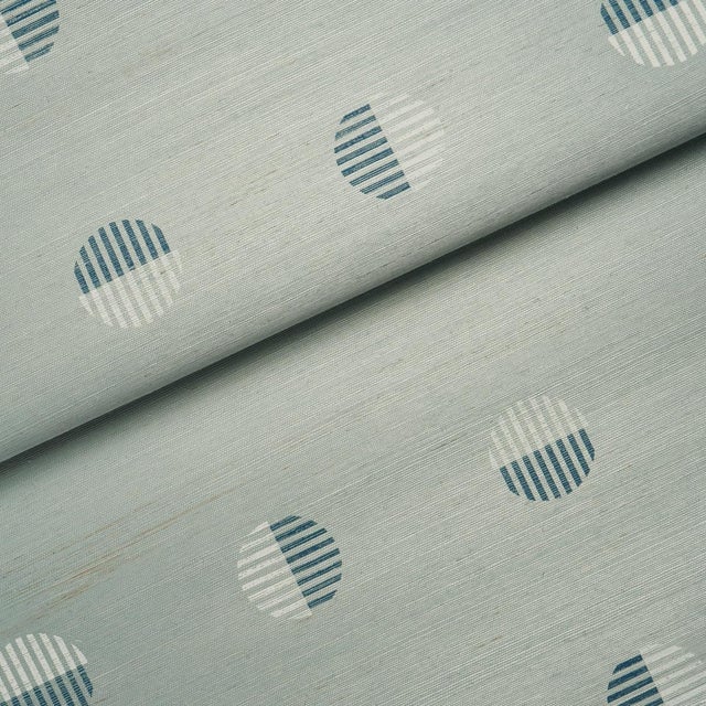 Schumacher Schumacher Ando Hand Blocked Sisal Wallcovering In Chambray For Sale - Image 4 of 5