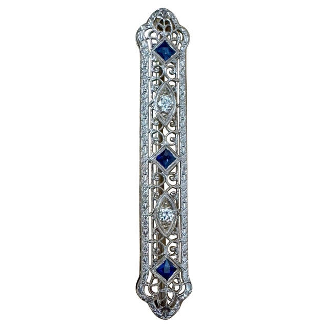 Estate Art Deco Diamond & Sapphire Platinum 4.7 Gm Pin / Broach vs Quality For Sale In New York - Image 6 of 8