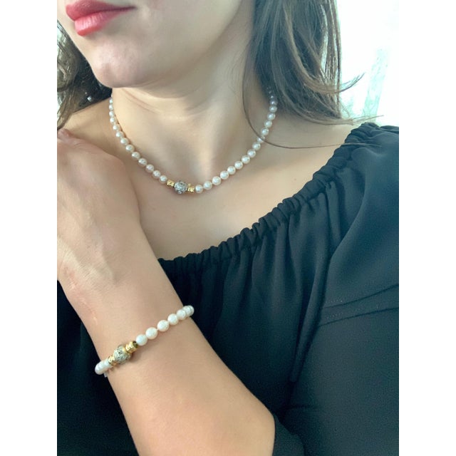 286 Akoya Pearls Strand Necklace and Bracelet Set 18 Karat Gold/ Diamond Clasp For Sale - Image 4 of 8