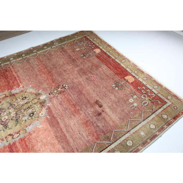 Handwoven Vintage Turkish Sivas Rug – Soft Red Palette & Floral Medallion -5' 8'' X 9' 6'' For Sale - Image 4 of 14