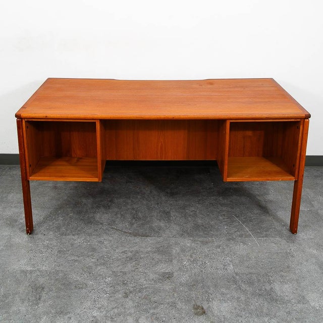 Mid Century Danish Modern Desk Floating 4 Drawer Teak Executive File Large MCM For Sale In Sacramento - Image 6 of 12