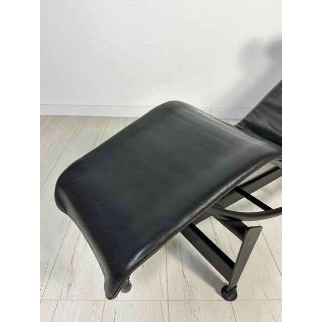 Metal Vintage LC4 Chaise Longue by Le Corbusier, Pierre Jeanneret and Charlotte Perriand for Cassina, 2010s For Sale - Image 7 of 10