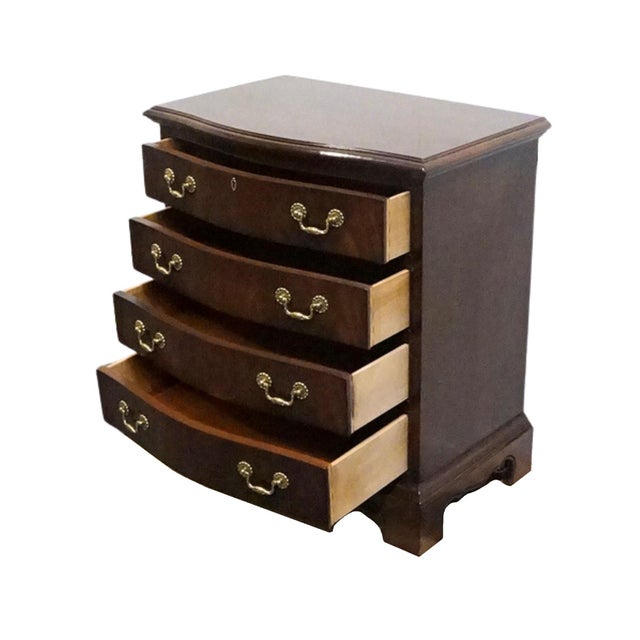 Drexel Heritage Heirlooms Collection Traditional Style Banded Mahogany 28" Chairside Chest / Nightstand 070-620-6 For Sale In Kansas City - Image 6 of 15
