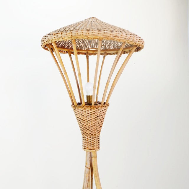 Mid-Century Modern Rattan Tripod Floor Lamp with Shelf, 1950s-1960s For Sale - Image 3 of 13
