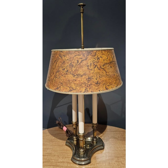 Mid-Century Modern Mid Century Tommi Parzinger for Stiffel Brass Bouillotte Lamp With Faux Burl Wood Shade For Sale - Image 3 of 11
