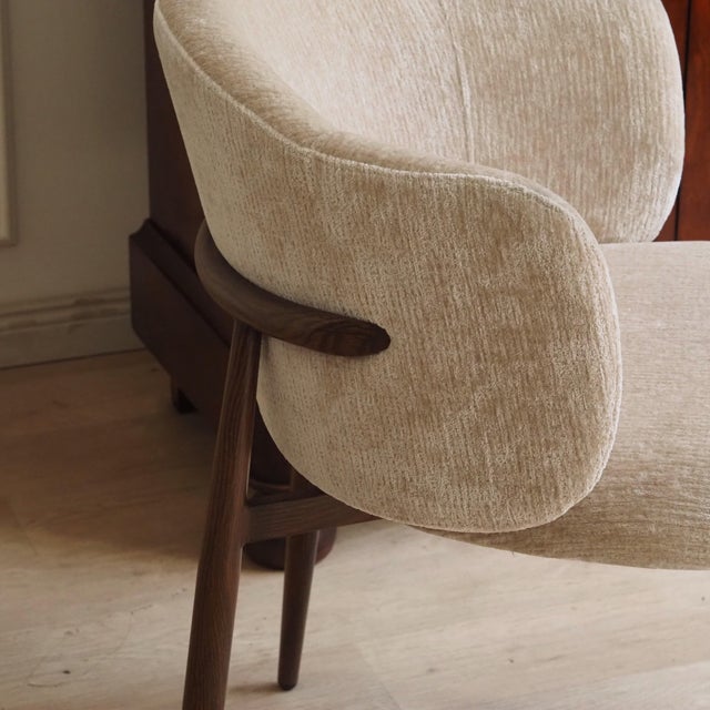 Upholstered Chair with Shell-Shaped Backrest For Sale - Image 3 of 9