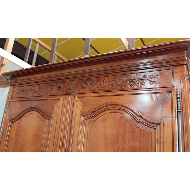 18th Century 2-Body Buffet in Cherry For Sale - Image 4 of 18