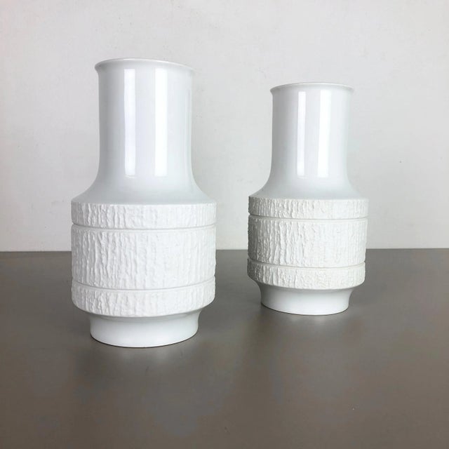 Op Art German Porcelain Vase by Richard Scharrer for Thomas, 1970s, Set of 2 For Sale - Image 12 of 18