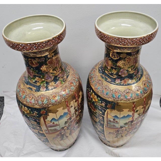Pair of Mid 20th Century Large Japanese Satsuna Vases For Sale In Washington DC - Image 6 of 11