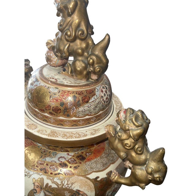 Late 19th Century Large Japanese Satsuma Lidded Jar With Fu Dogs, Meiji Period, 19th Century. For Sale - Image 5 of 9