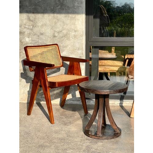 Circular Tripod Pedestal Table with Central Base For Sale - Image 10 of 17