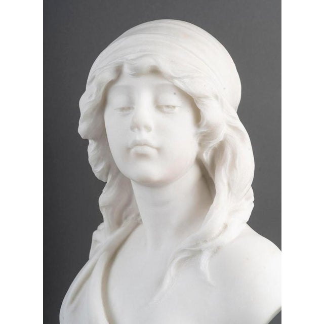 Sculpture Bust of a Woman in White Carrara Marble by Adolfo Cipriani, 1900s For Sale - Image 4 of 9