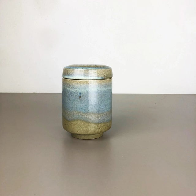 Ceramic object, lid can Designer and producer: Wendelin Stahl, Klotten/Mosel, Germany Information: Wendelin Stahl...