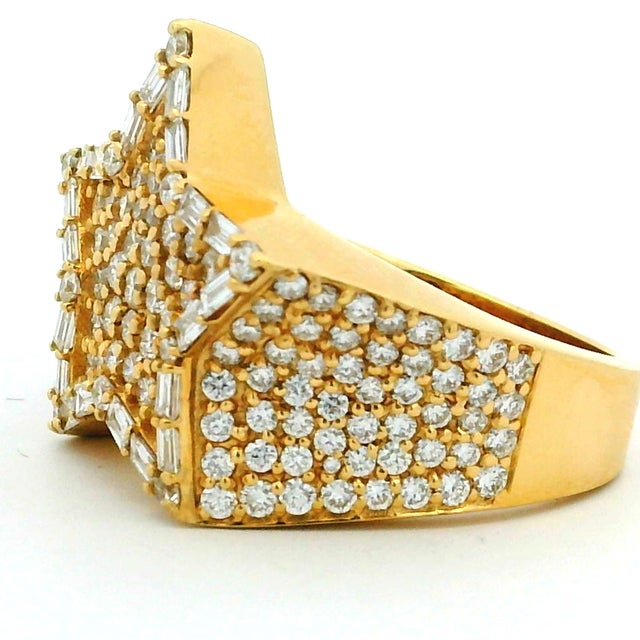 1990s Italian Diamond Star Cocktail Ring in 18k Yellow Gold, Size 7 For Sale In Miami - Image 6 of 17